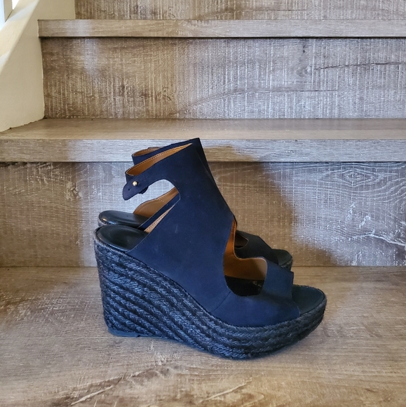 Sandals - Picture 2 of 3